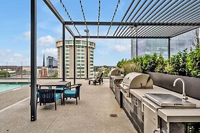 High-rise Apt Raleigh Free Parking Sunset View 1