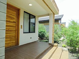 RITZY ARCADIA COTTAGES