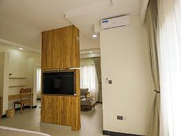 RITZY ARCADIA COTTAGES