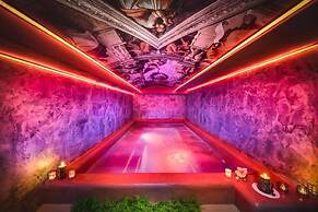 Central Point Boutique Hotel