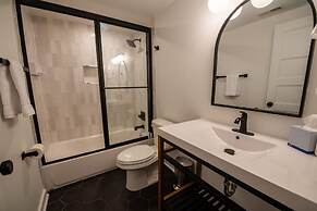 Sosuite NEW 2BR Apt w W D Split Level