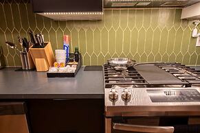 Sosuite NEW 2BR Apt w W D Split Level