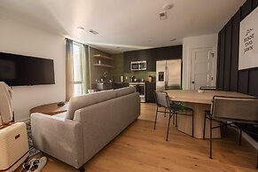 Sosuite NEW 2BR Apt w W D Split Level