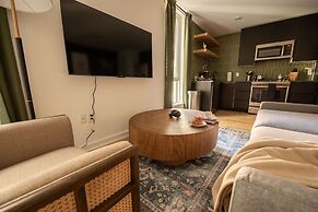 Sosuite NEW 2BR Apt w W D Split Level