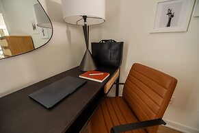 Sosuite 2BR Apt w W D Newly Renovated