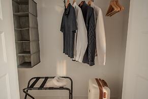 Sosuite 2BR Apt w W D Newly Renovated