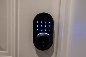 Sosuite 2BR Apt w W D Newly Renovated