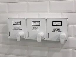 Sosuite 2BR Apt w W D Newly Renovated