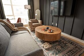 Sosuite 2BR Apt w W D Newly Renovated