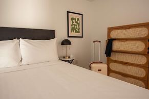 Sosuite 2BR Apt w W D Newly Renovated