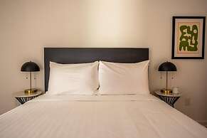 Sosuite 2BR Apt w W D Newly Renovated