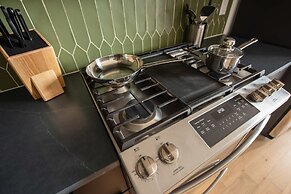 Sosuite 2BR Apt w W D Newly Renovated