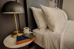 Sosuite 2BR Apt w W D Newly Renovated