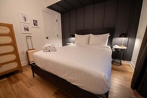 Sosuite 2BR Apt w Patio W D Sofabed