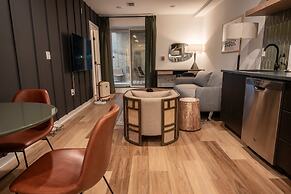 Sosuite 2BR Apt w Patio W D Sofabed