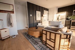 Sosuite NEW 2BR Apt w W D Split Level