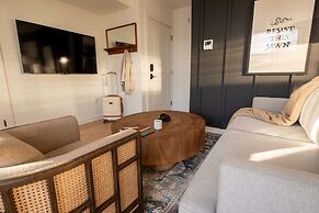 Sosuite NEW 2BR Apt w W D Split Level