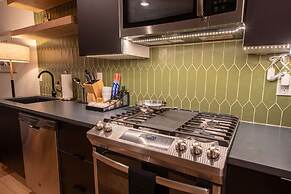 Sosuite NEW 2BR Apt w W D Split Level