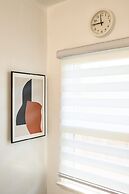 Comfortable Home Near LA With Full Kitchen Laundry
