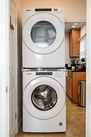 Comfortable Home Near LA With Full Kitchen Laundry