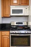 Comfortable Home Near LA With Full Kitchen Laundry