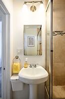 Comfortable Home Near LA With Full Kitchen Laundry