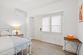 Comfortable Home Near LA With Full Kitchen Laundry