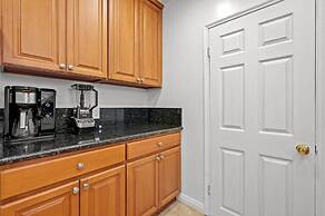 Comfortable Home Near LA With Full Kitchen Laundry