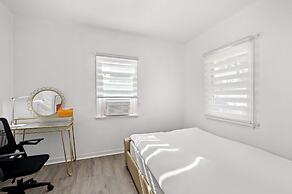 Comfortable Home Near LA With Full Kitchen Laundry