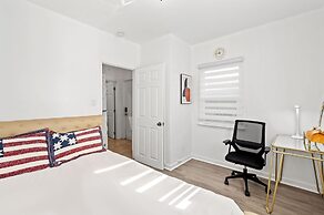 Comfortable Home Near LA With Full Kitchen Laundry