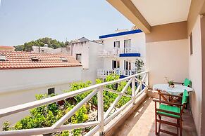 Dina s Flowers - Alonnisos Summer Gem