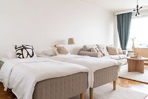 Bright Apt - Design District