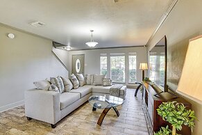 Houston Home 11 Mi to Hospitals: Nurses Welcome!