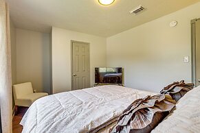 Houston Home 11 Mi to Hospitals: Nurses Welcome!