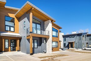 Modern Ski-in/out Home in Brian Head w/ Deck