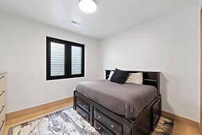 Modern Ski-in/out Home in Brian Head w/ Deck