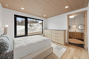 Modern Ski-in/out Home in Brian Head w/ Deck