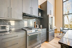 Modern Ski-in/out Home in Brian Head w/ Deck