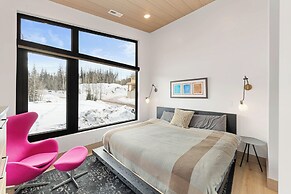 Modern Ski-in/out Home in Brian Head w/ Deck