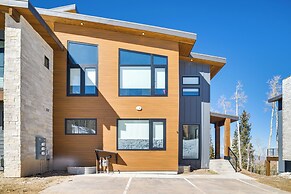 Modern Ski-in/out Home in Brian Head w/ Deck