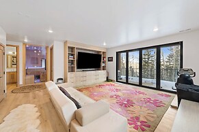 Modern Ski-in/out Home in Brian Head w/ Deck