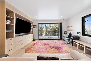 Modern Ski-in/out Home in Brian Head w/ Deck