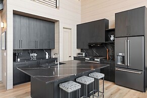 Modern Ski-in/out Home in Brian Head w/ Deck