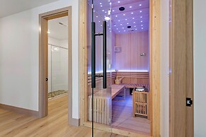 Modern Ski-in/out Home in Brian Head w/ Deck