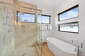 Modern Ski-in/out Home in Brian Head w/ Deck