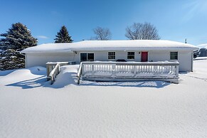 Deck & Fire Pit: Cozy Escape in Morrisville!