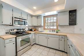 Deck & Fire Pit: Cozy Escape in Morrisville!