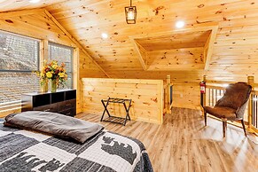 8 Mi to Dollywood: Cabin w/ Hot Tub & Decks!