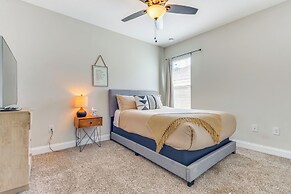 2 Mi to Beach: Bright Navarre Home w/ Fire Pit!