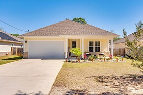 2 Mi to Beach: Bright Navarre Home w/ Fire Pit!